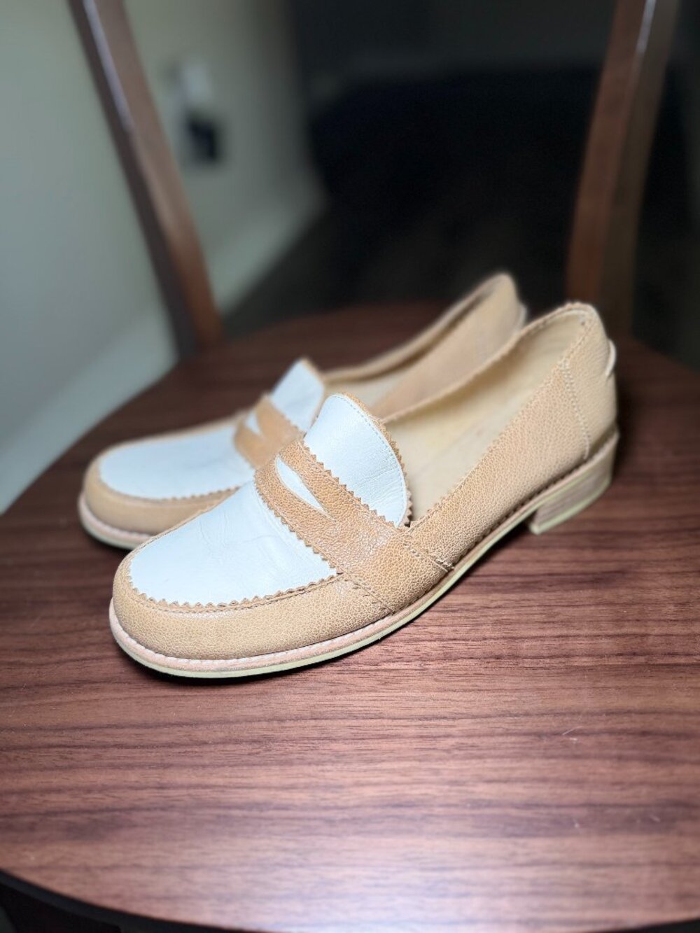 Stuart Weitzman Tan White Penny Loafers Size 7M